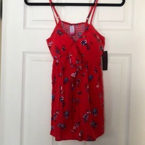 NWT flowy tank with cut outs - size S !